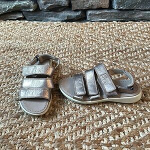 ECCO SOFT 5 3-STRAP SANDAL Rose Gold
Size 37